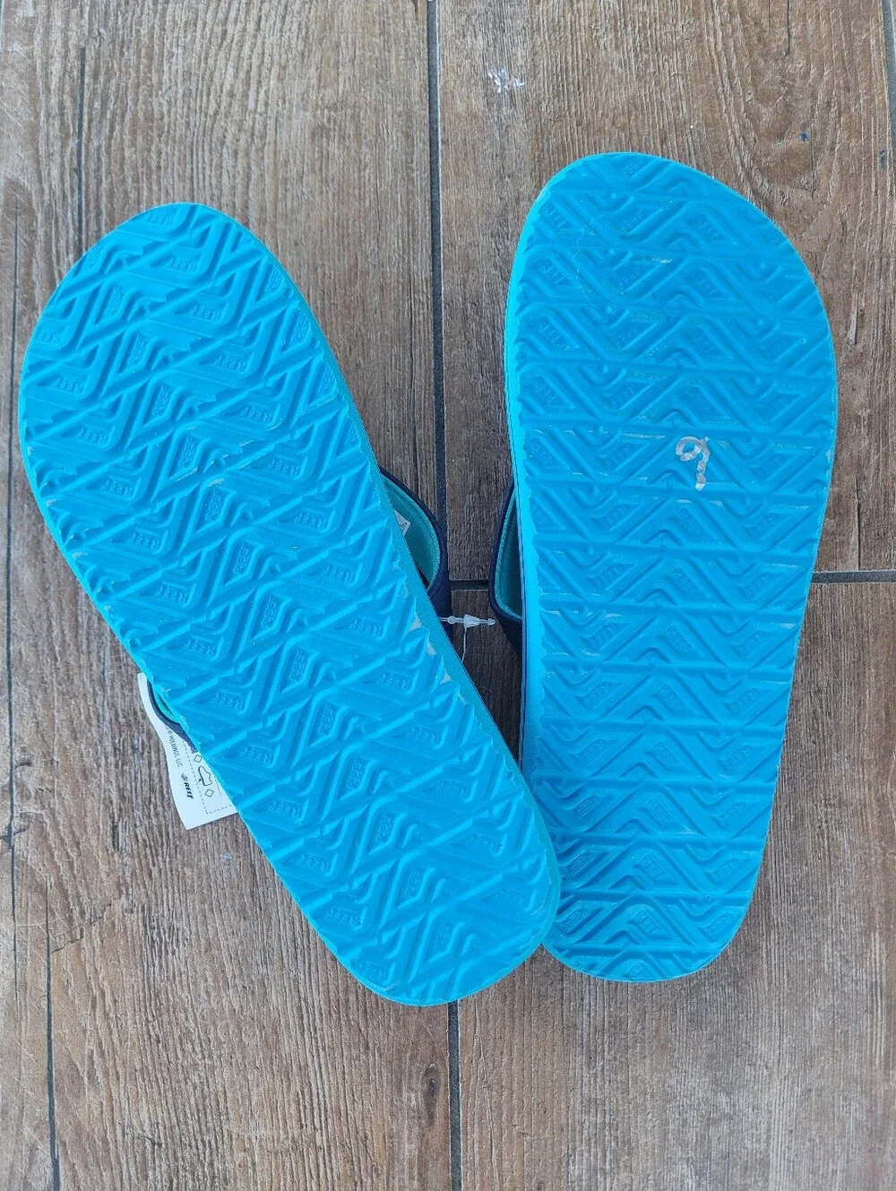 Reef Blue Wave Print Flip Flops Big Kids 4 NWT